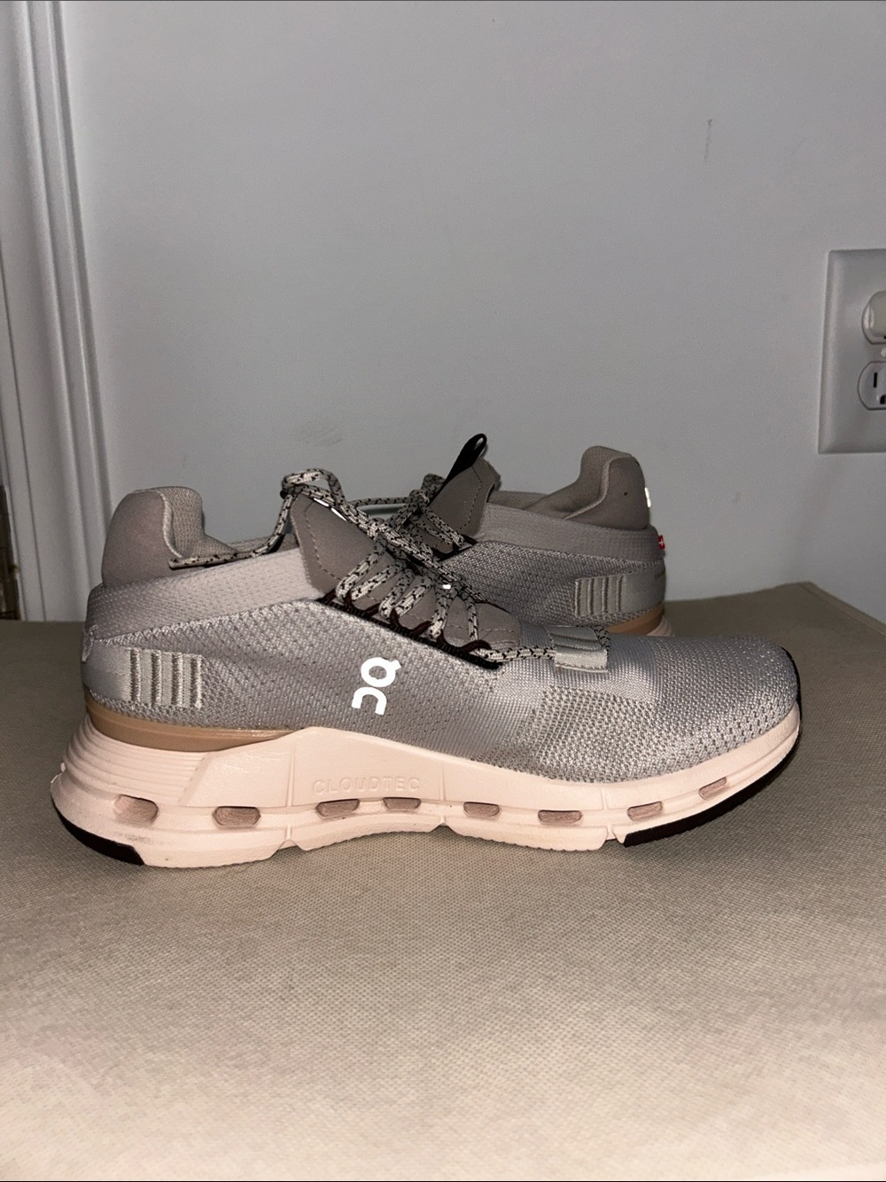 On Women’s Running Cloudnova
Pearl Shell, Size 7.5 - Picture 5 of 11